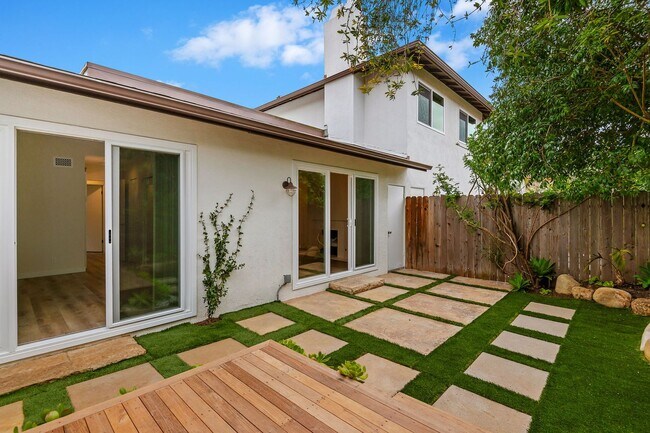 Building Photo - Welcome to this charming 2-bedroom, 1.5-ba...