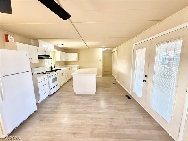 Building Photo - 1480 W Irons St