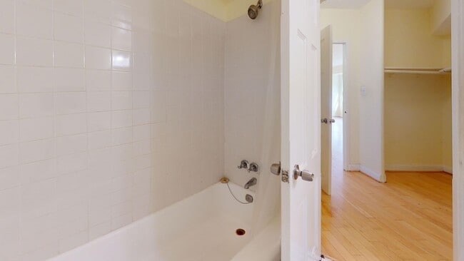 Building Photo - 1801 Clydesdale Pl NW