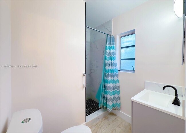 Building Photo - 1021 SW 3rd St