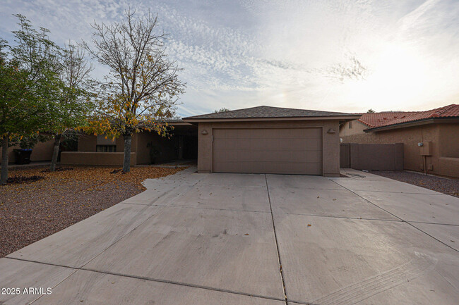 Building Photo - 26033 S Hollygreen Dr