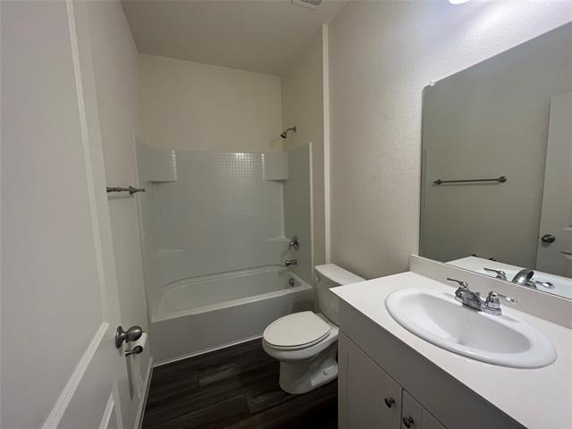 Building Photo - 6420 Bishop Dr