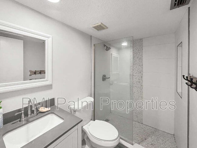 Building Photo - 1291 SE Parkview Pl