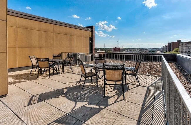 Building Photo - Modern 2-Bedroom, 2-Bathroom Condo – Prime...