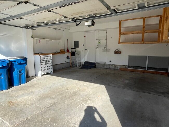 Building Photo - 357 Persimmon Ct