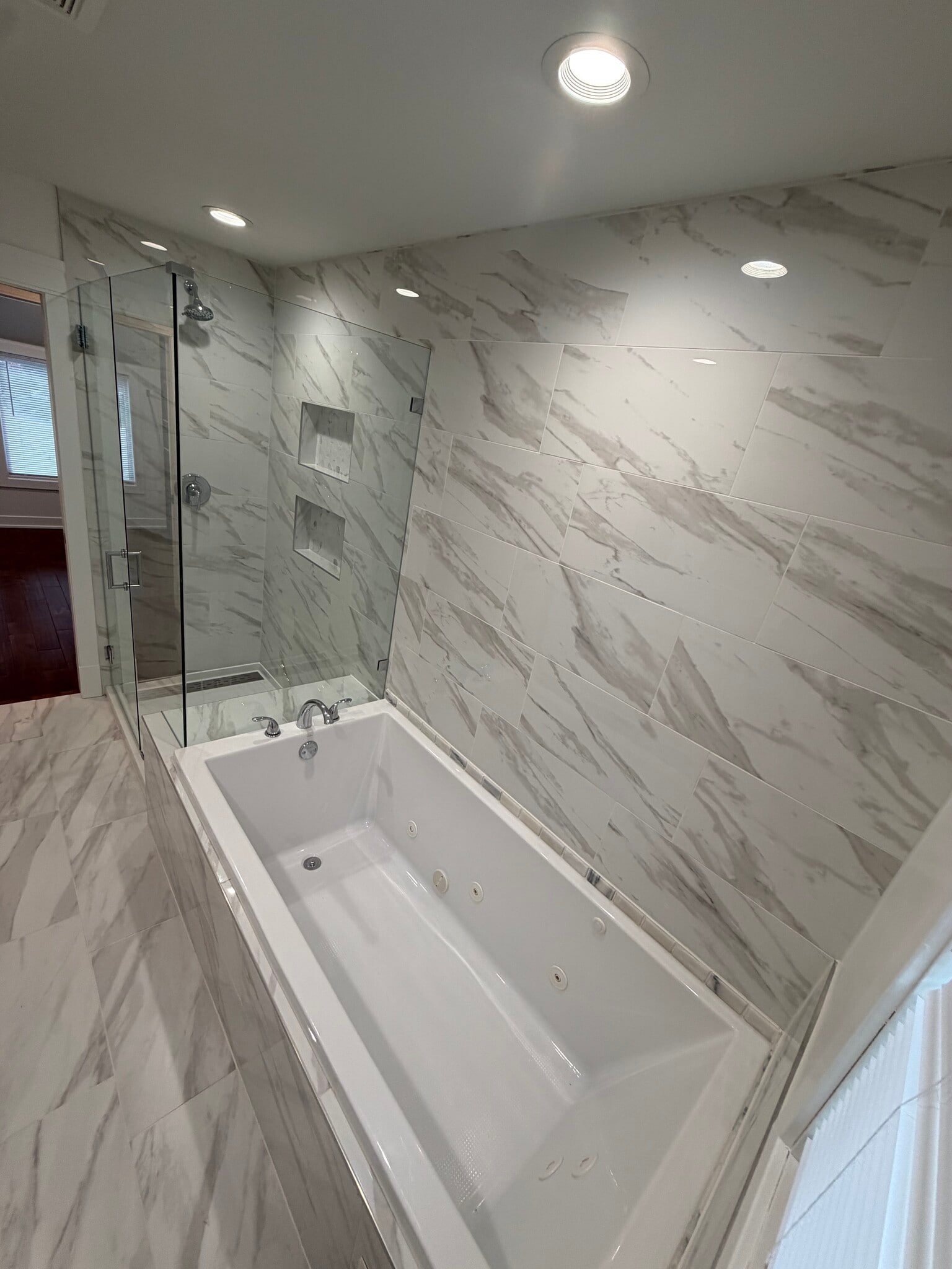 Building Photo - 704 Briarwood Ter