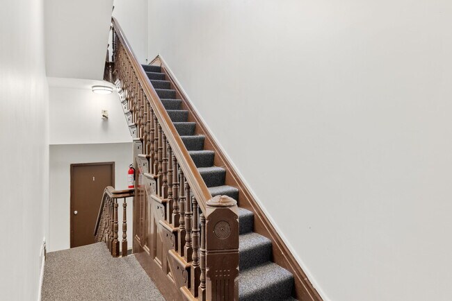 Building Photo - 2018 E Carson St