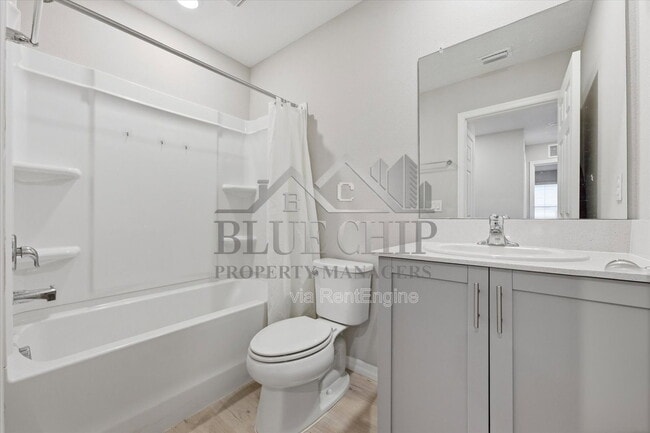 Building Photo - 12937 Camarillo Pl