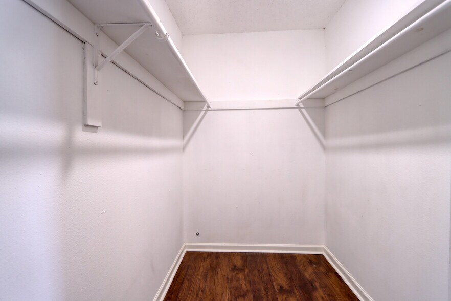 Building Photo - 707 Harbour Town Dr