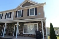 Building Photo - 3 Bedroom 2.5 Townhome Available Now!