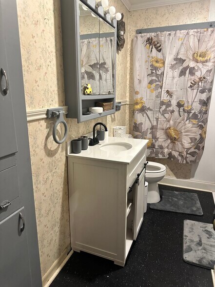 Building Photo - 325 Aucoin St