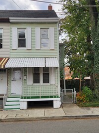 Building Photo - 212 Chestnut St