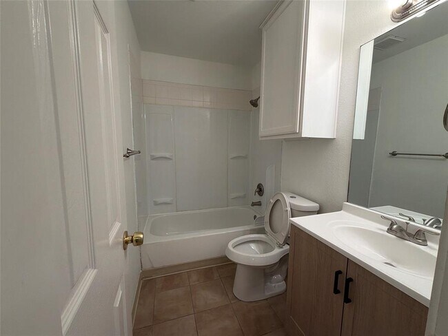 Building Photo - 103 N Mockingbird Cir