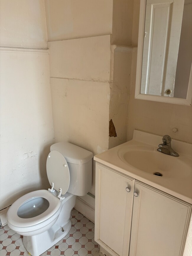 Building Photo - 319 N Pinckney St
