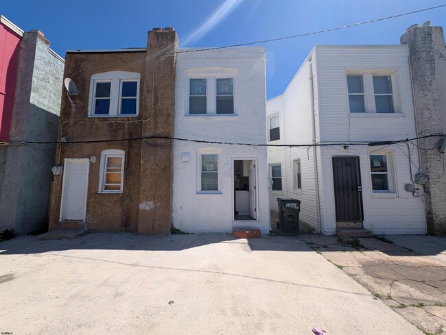 Building Photo - 1056 N Ohio Ave