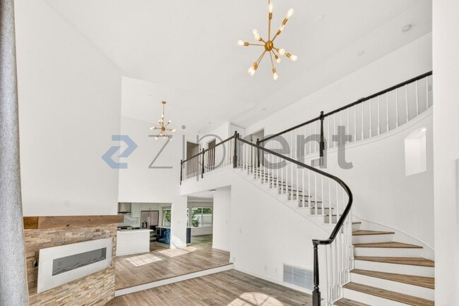 Building Photo - 2481 S Bundy Dr