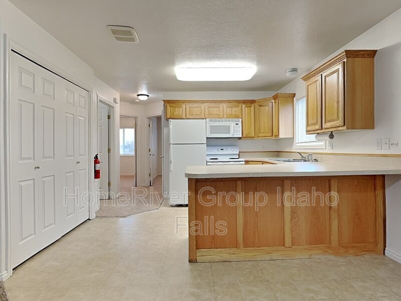 Building Photo - 1374 Midway Ave