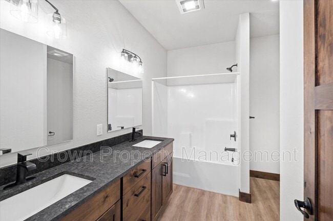 Building Photo - 4046 Snowberry Ave