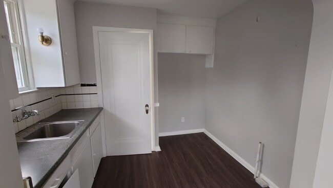Building Photo - 5263 Lodewyck St