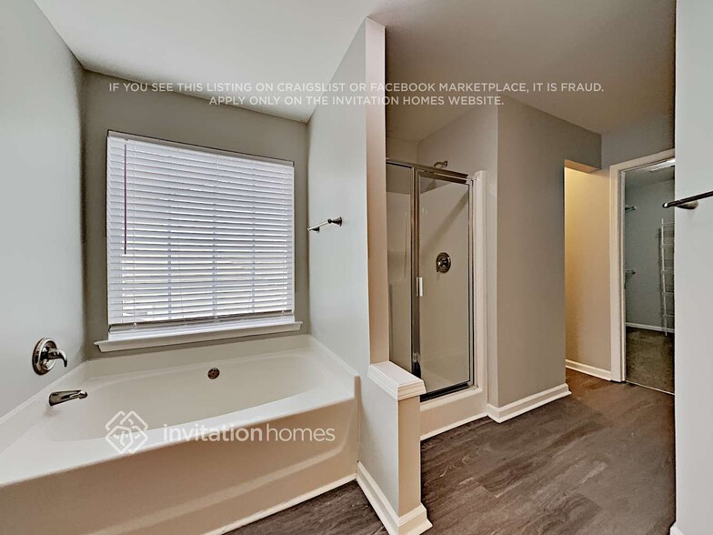 Building Photo - 5211 Bentgrass Run Dr