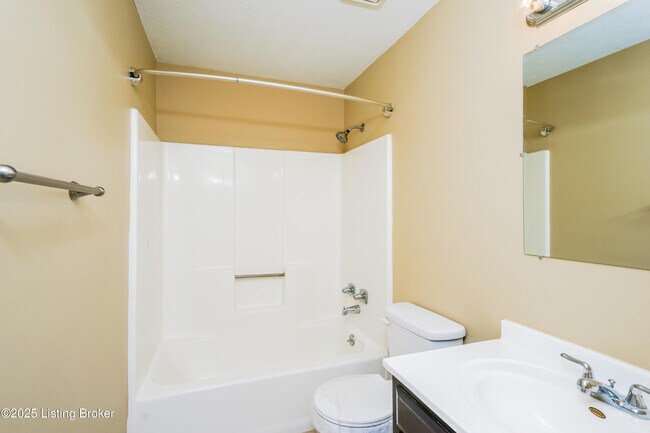 Building Photo - 2808 Six Mile Ln