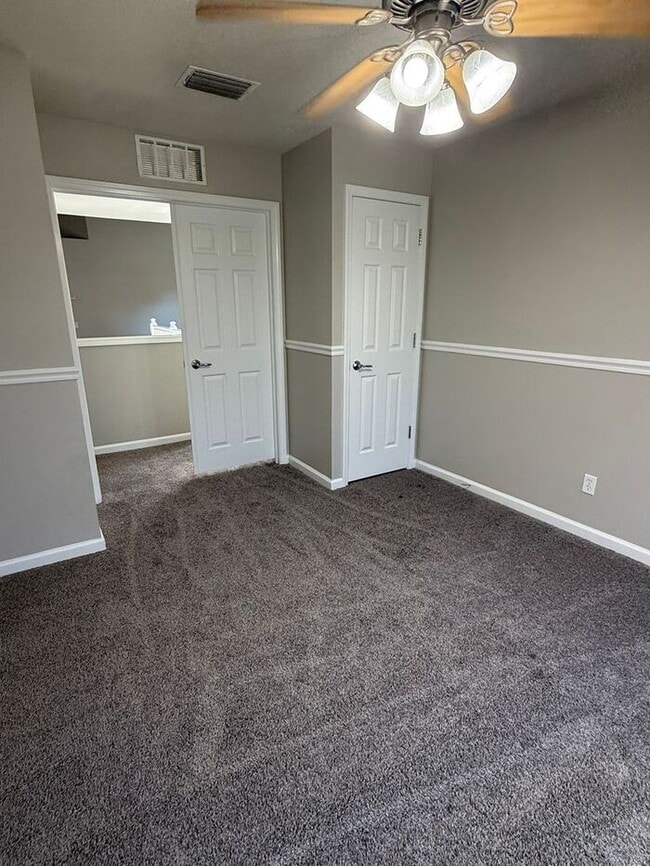 Building Photo - 3BR 2BA w/ Screened Patio + Pool/Gym Access in Gated Villa Serena