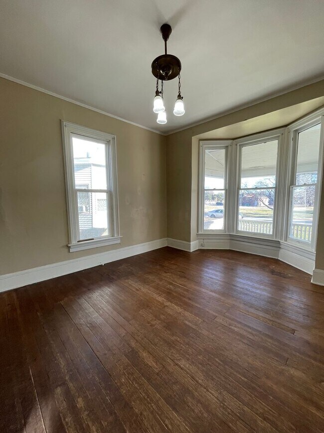 Building Photo - 1113 Constitution St