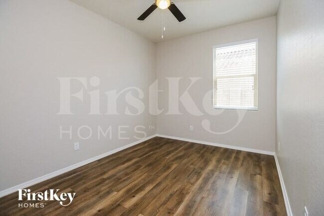 Building Photo - 11534 E Cliffrose Ln