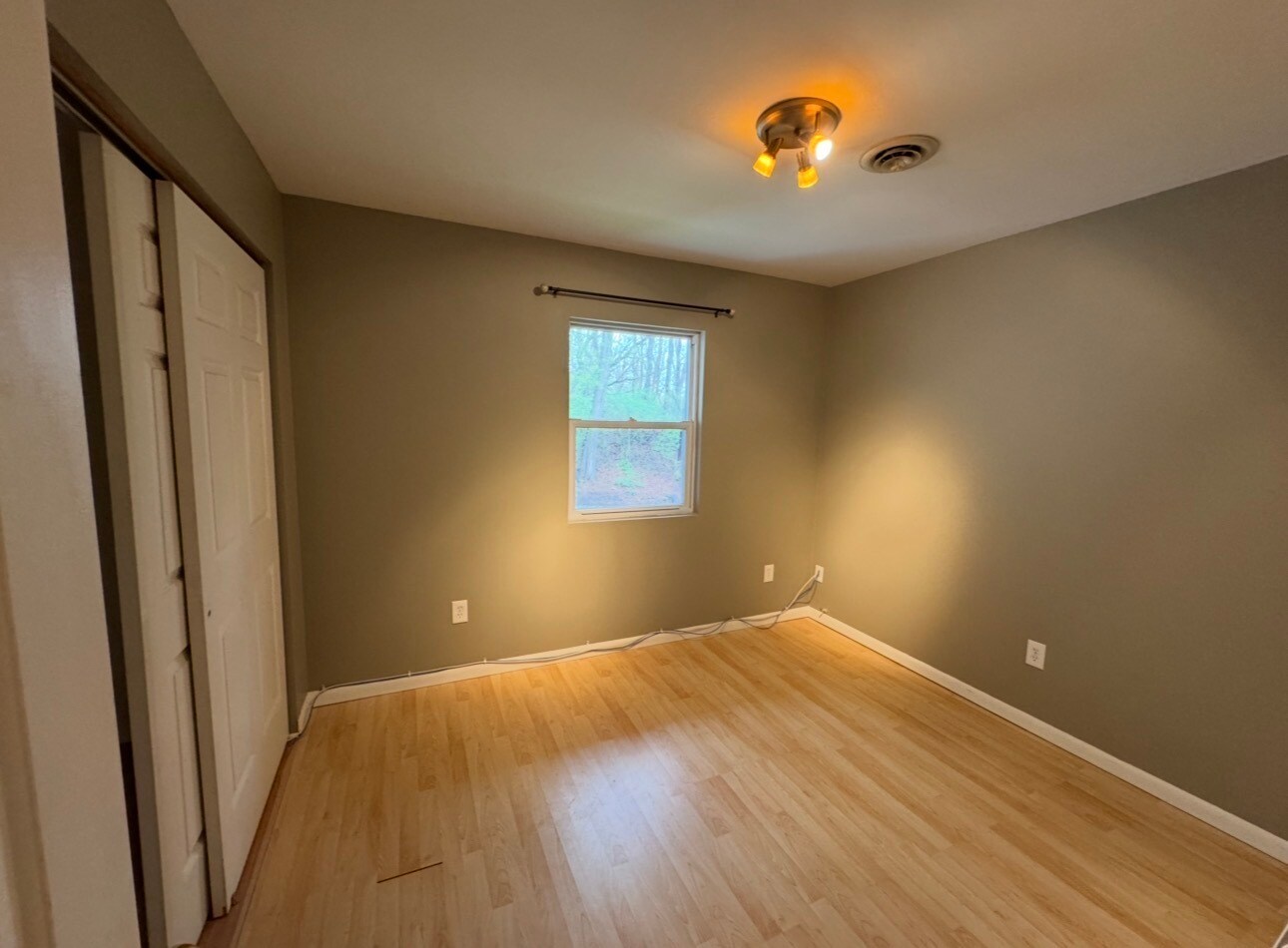 Building Photo - 1307 Greenwich Dr