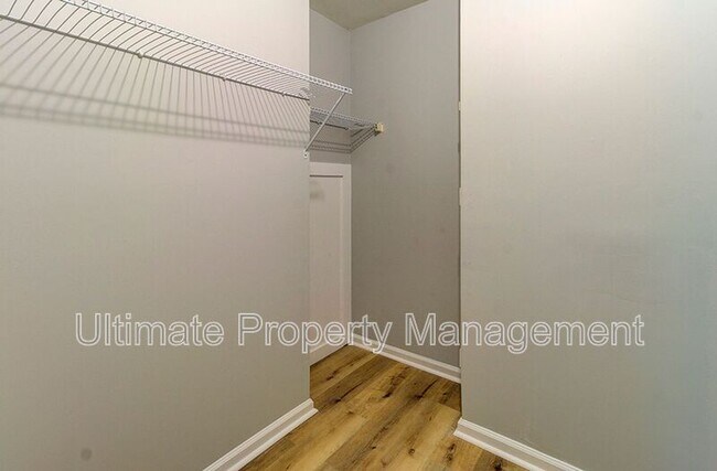 Building Photo - 522 S Kerr Ave