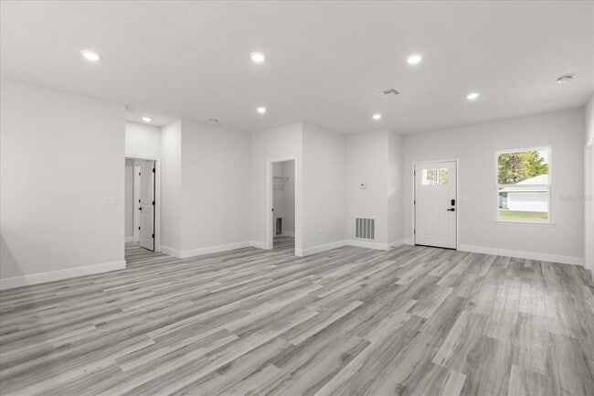 Building Photo - 6761 SW 151 Loop