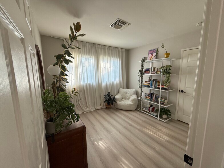Building Photo - 7700 Alcove Ave