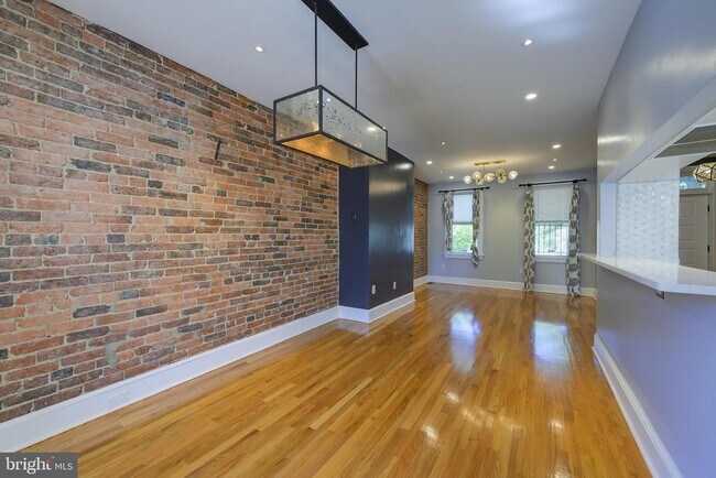 Building Photo - 1123 7th St NE