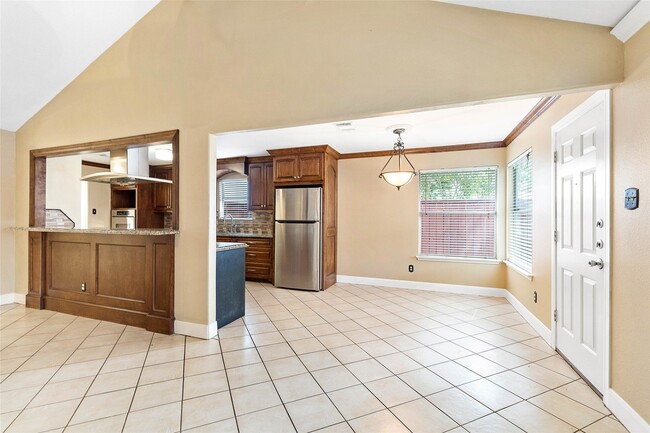 Building Photo - 7811 Fall Glen Dr