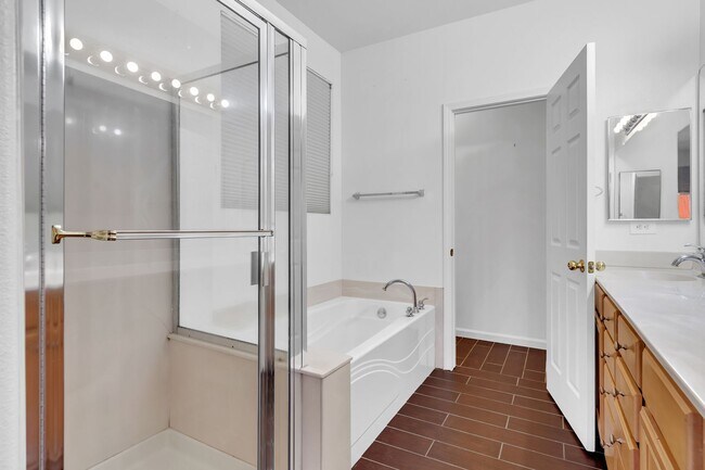 Building Photo - Inviting 3-Bed, 2-Bath Home in Gated Commu...