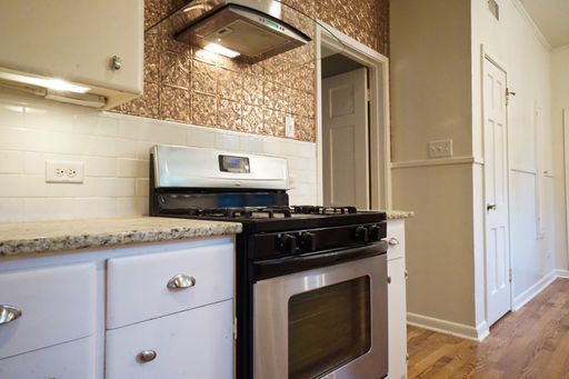 Building Photo - Bel Meade Beauty with Heated Pool and Hot-tub