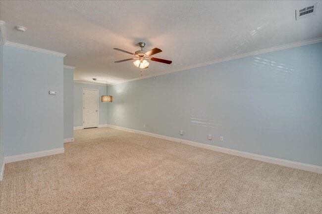 Building Photo - 150 Village Run