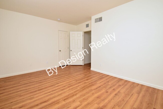 Building Photo - Updated SE Tucson 3BR/2.5BA Gem: Cathedral Ceilings & Private Wash Views