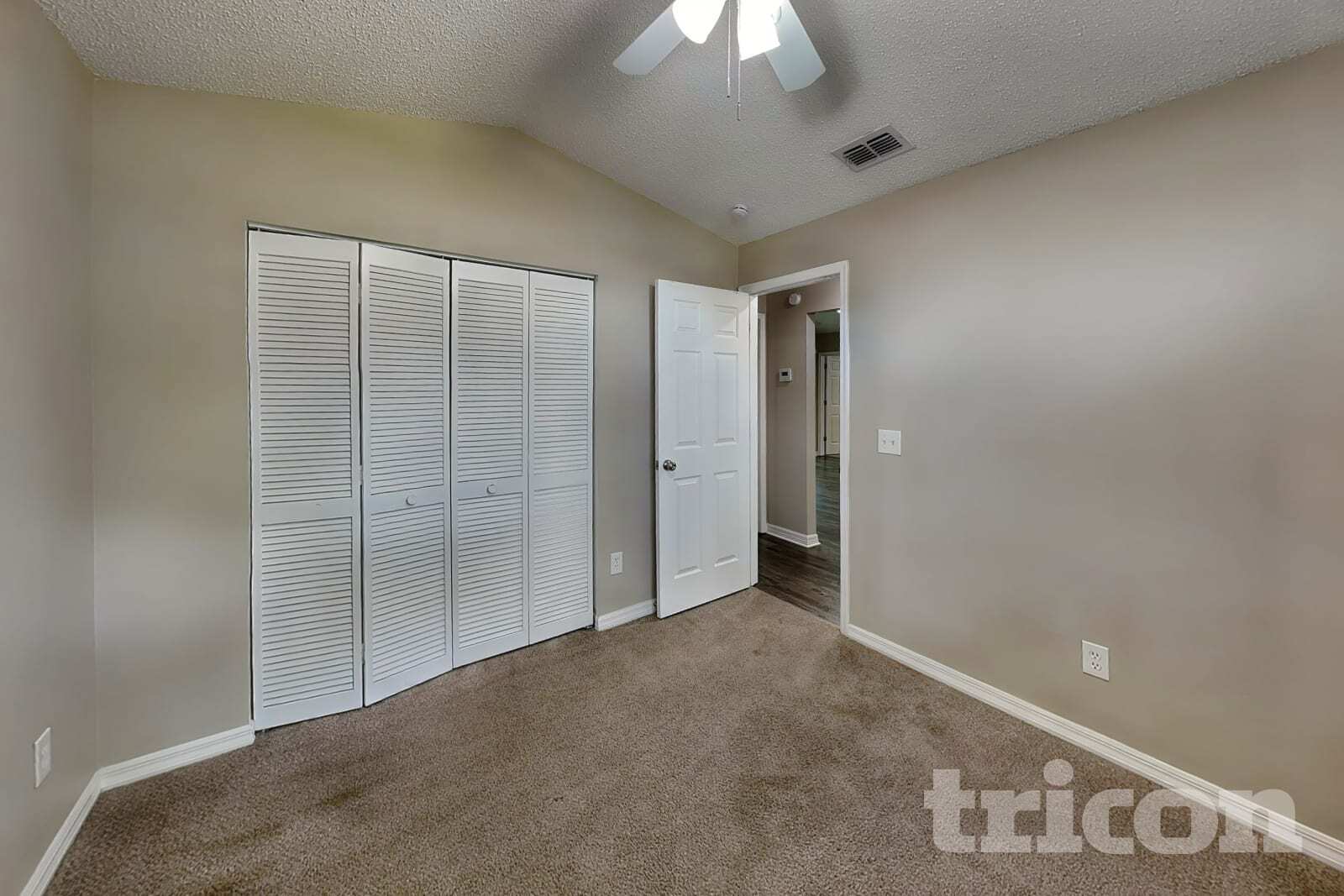 Building Photo - 947 Sandywood Dr
