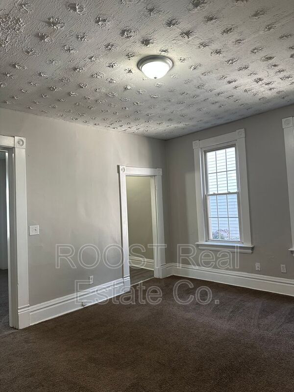 Building Photo - 896 Ellsworth Ave