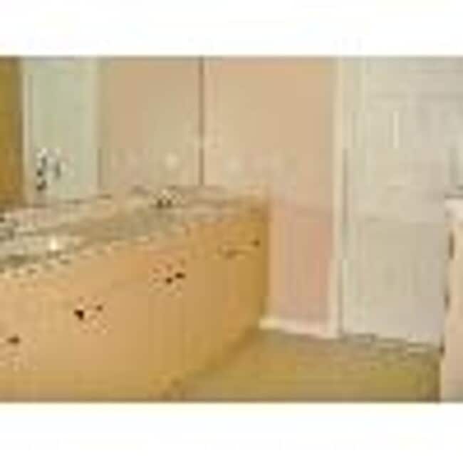 Building Photo - Inviting 3 Bedroom, 2 Bath Home in Desirab...