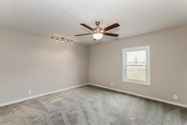 Building Photo - Beautiful Home in Kingman Available For Rent or Rent to Own located on Nearly 1 Acre!