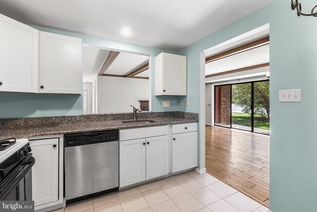 Building Photo - 403 Mountainview Dr