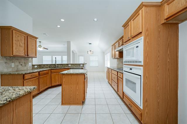 Building Photo - 910 Crater Lake Ct