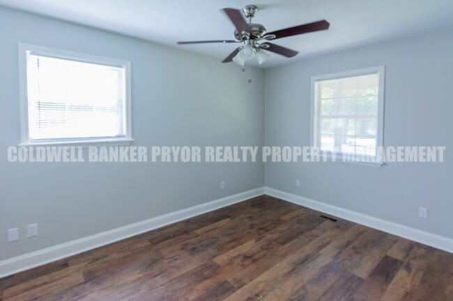 Building Photo - 150 Scenic Dr