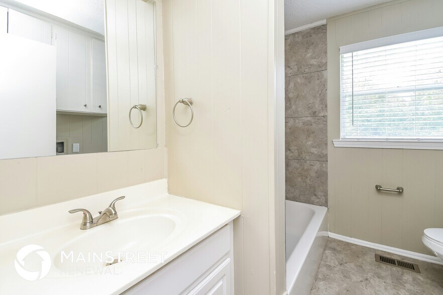 Building Photo - 1004 Delaney Dr