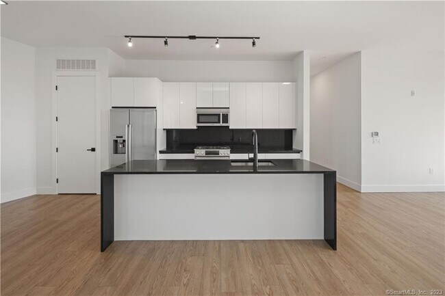 Building Photo - 78 Unquowa Pl