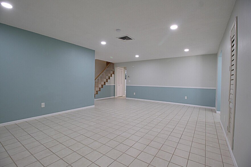 Building Photo - 517 20th Ave