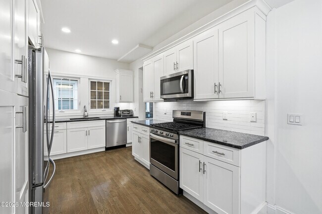 Building Photo - 505 Laurel Ave