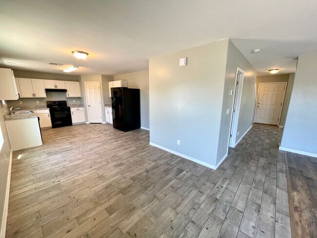 Building Photo - Beautiful 2020 Built- 4 Bedroom Home with 2 Car Garage!